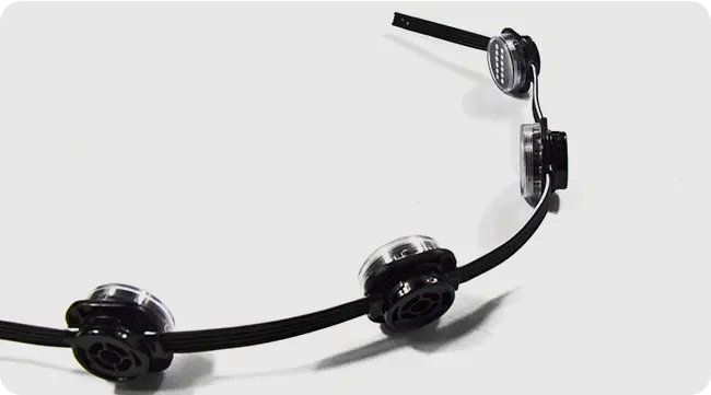 曲面に設置できるメッシュLED製品